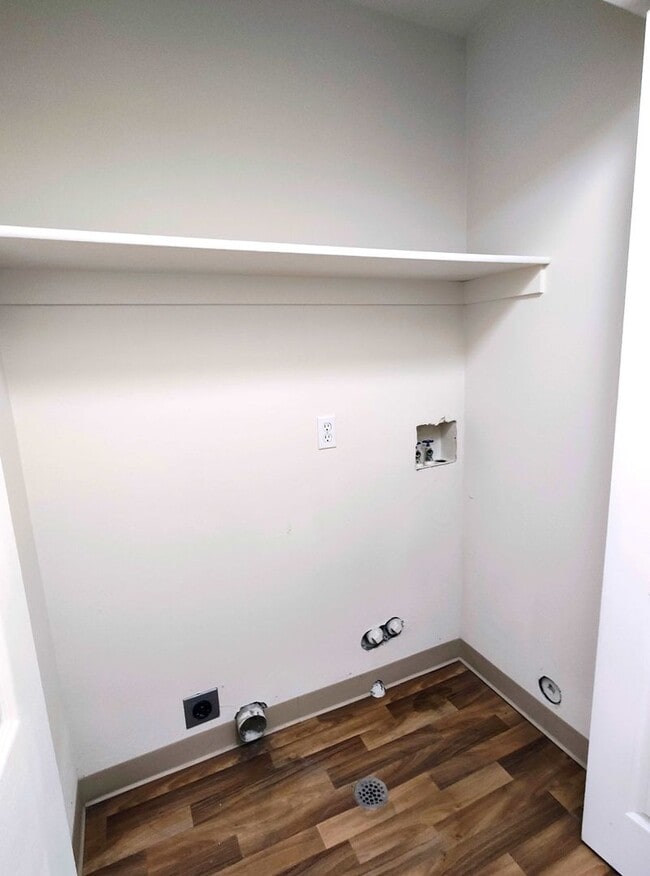 Building Photo - Great 3 Bd 2.5 Bath Townhome