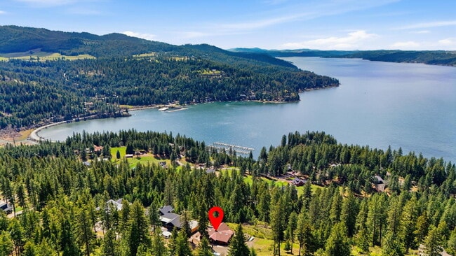 Building Photo - 2BR, 2BTH Executive Log Cabin Living Overlooking Carlin Bay on Lake Coeur d'Alene