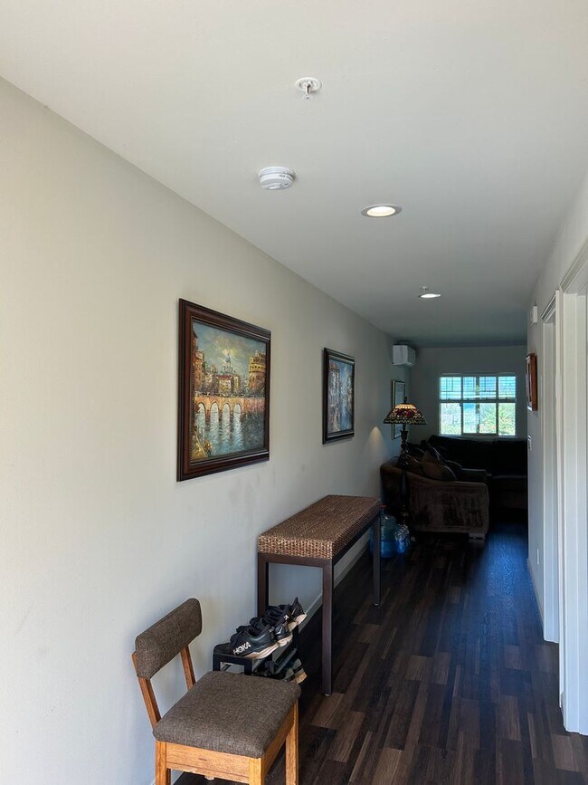 Building Photo - Pailolo Place Furnished One Bedroom