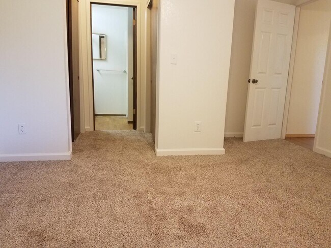Building Photo - 1463 E Millard Way