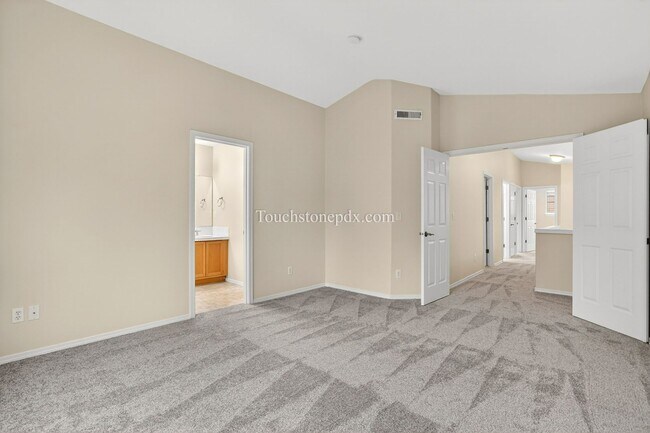 Building Photo - Freshly Updated 3BR Home in Beaverton