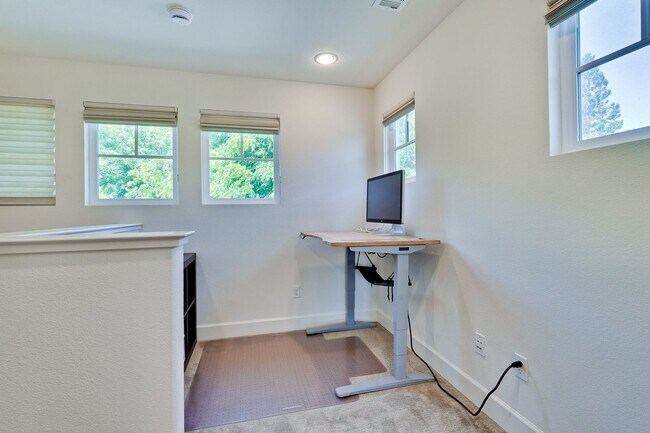 Building Photo - Modern Townhome in Prime Location — Walkab...