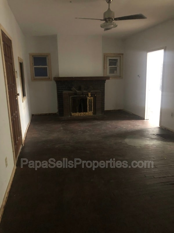Building Photo - 327 E Stuart Ave