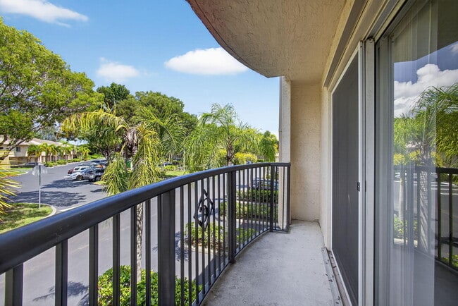 Building Photo - 1100 Crestwood Ct S