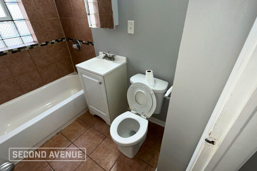 Building Photo - 10625 S Green St