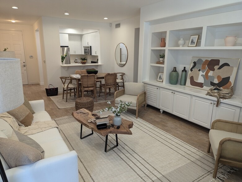 Building Photo - 7100 Playa Vista Dr