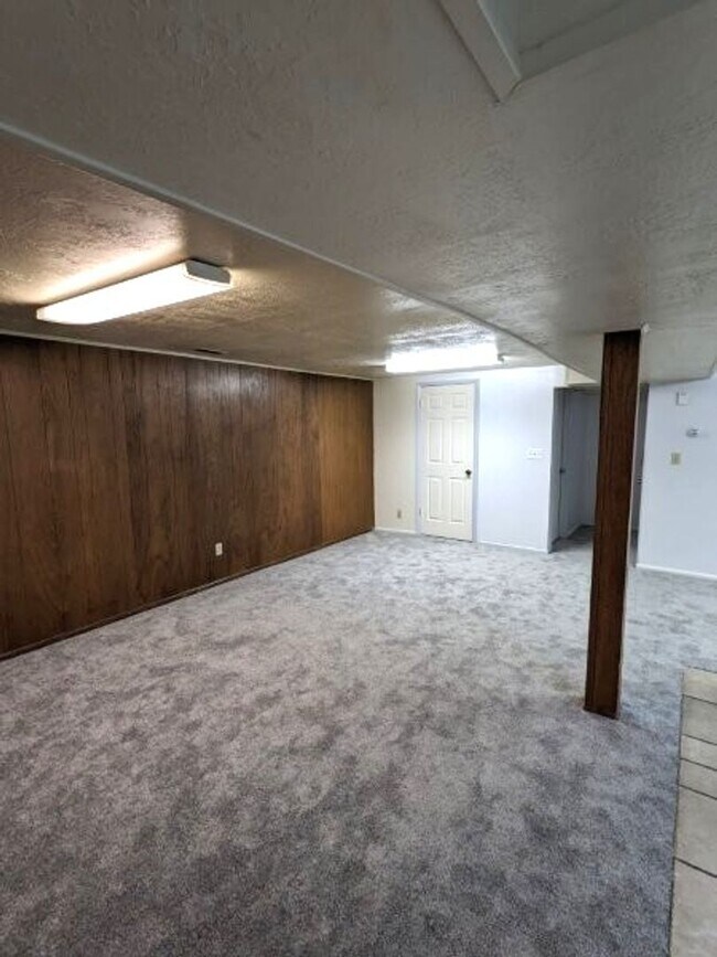 Building Photo - 3429 Quincy Ave