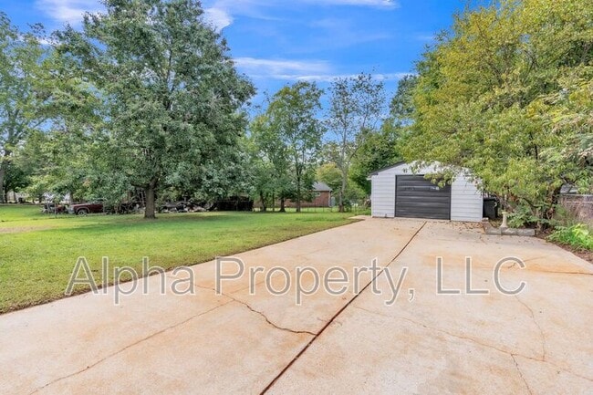 Building Photo - 403 Watkins Rd