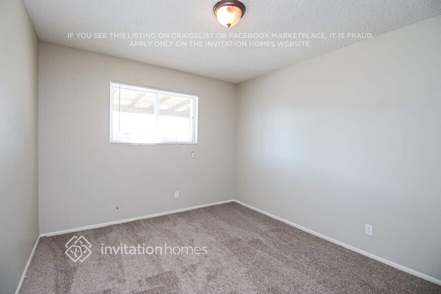 Building Photo - 1249 E 8th St