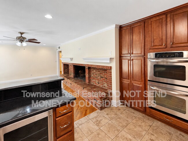 Building Photo - 342 Devane St