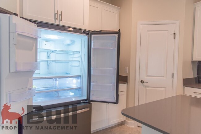 Building Photo - 11931 Hometown Pl