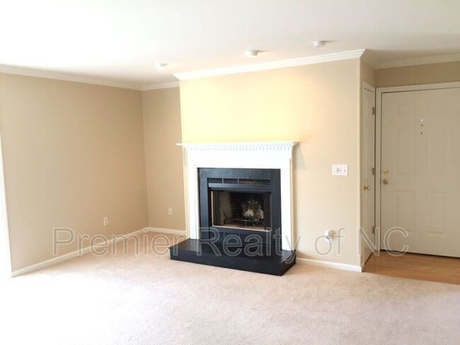 Building Photo - 126 River Oaks Ct