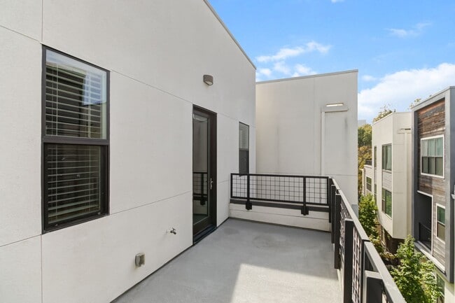 Building Photo - Stunning Alkali Flat Residence: Half Month Free With Move-In by 02/01/2026