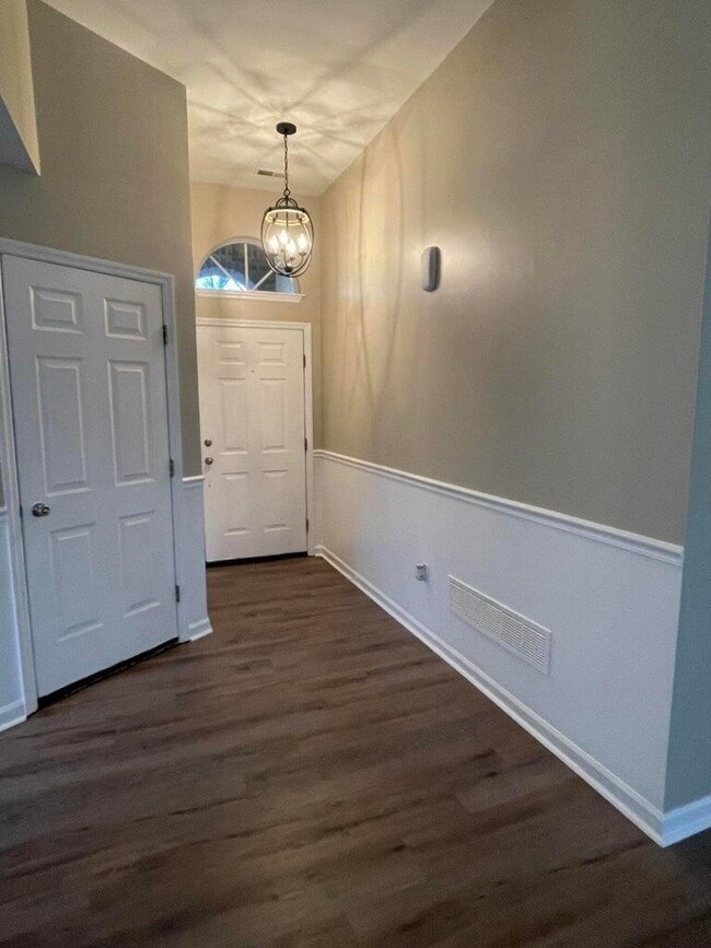 Building Photo - 821 Palomino Ln