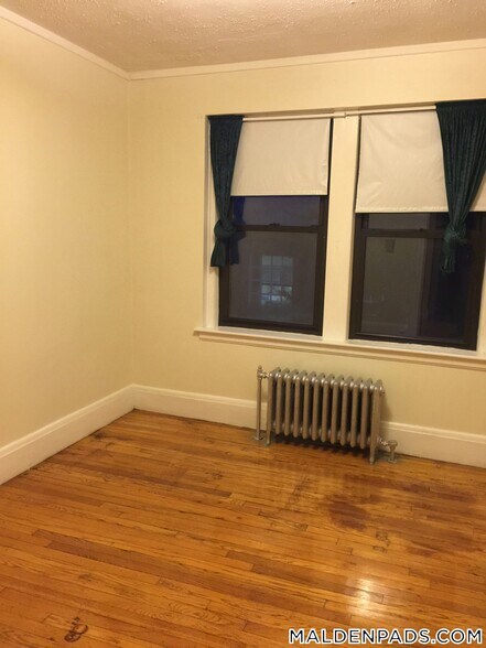 Building Photo - 349 Pleasant St