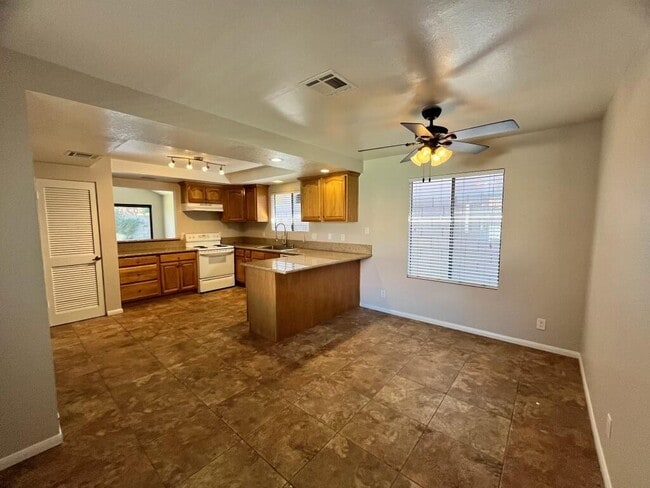 Building Photo - 51780-51780 Avenida Diaz