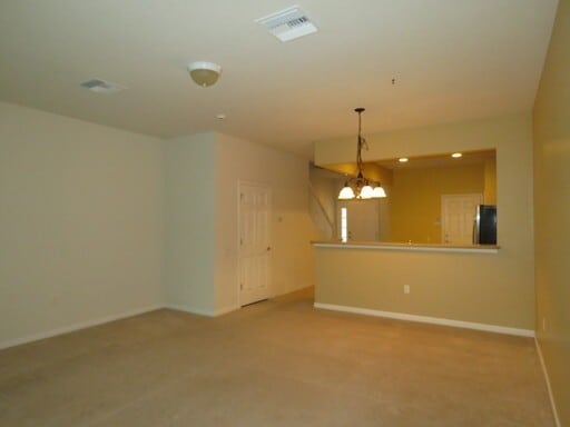Building Photo - Spacious 3/2.5/1 Townhouse, Lawn Service, Garbage and Water Included