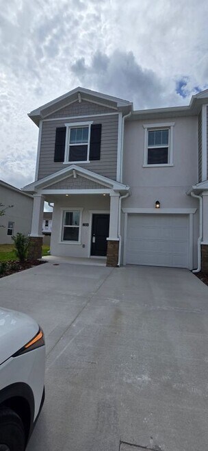 Building Photo - 2584 Skyline Lp
