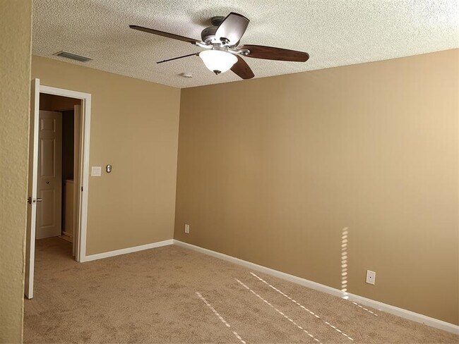 Building Photo - 1427 SW 48th Terrace