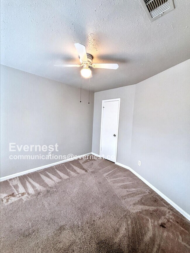 Building Photo - 2038 Woodland Hills Dr