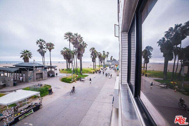 Building Photo - 8 Brooks Ave