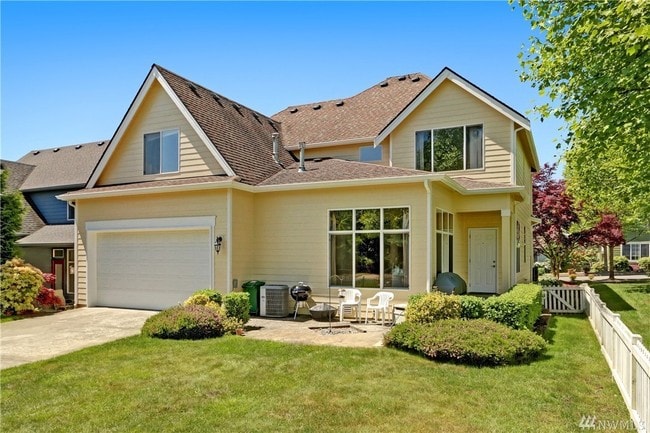 Huge backyard - 17204 Woodside Dr SE