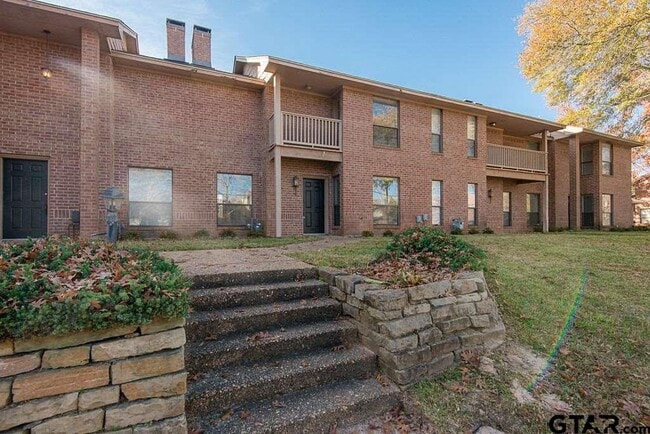 Primary Photo - 5907 Hollytree Dr