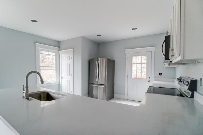 Building Photo - Three Bedroom Home in Covington!