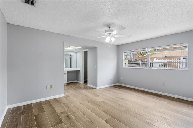 Building Photo - 8609 Sunny Hollow Ln