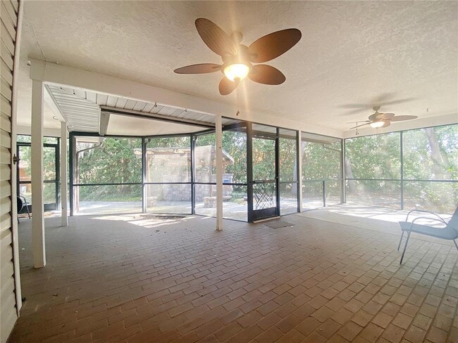 Building Photo - 994 Country Lake Cir
