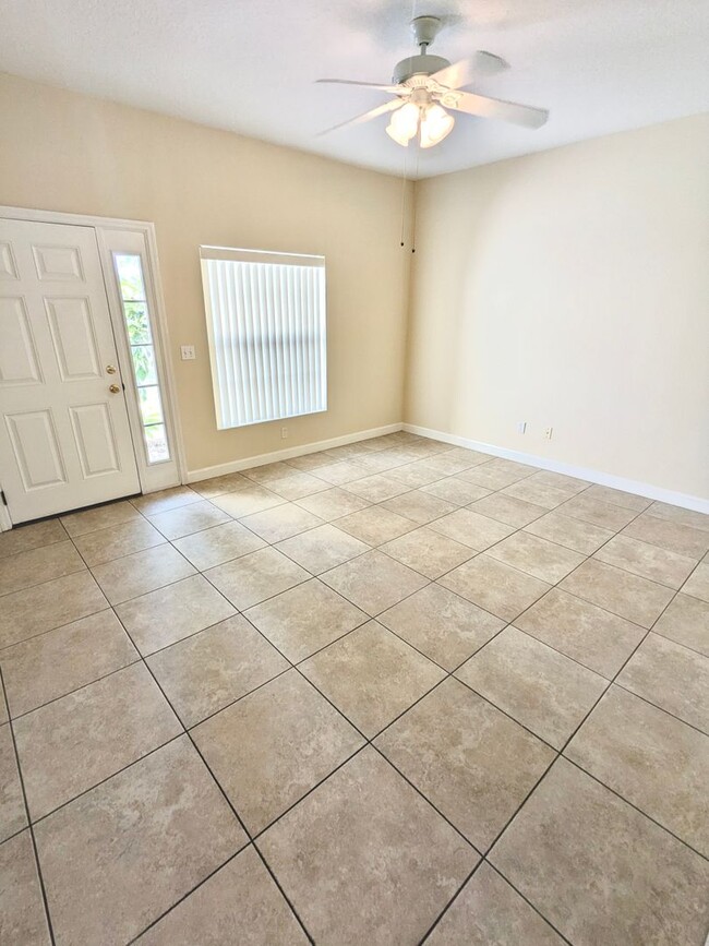 Building Photo - 4 Bedroom Port Orange, Coquina Cove - Town...