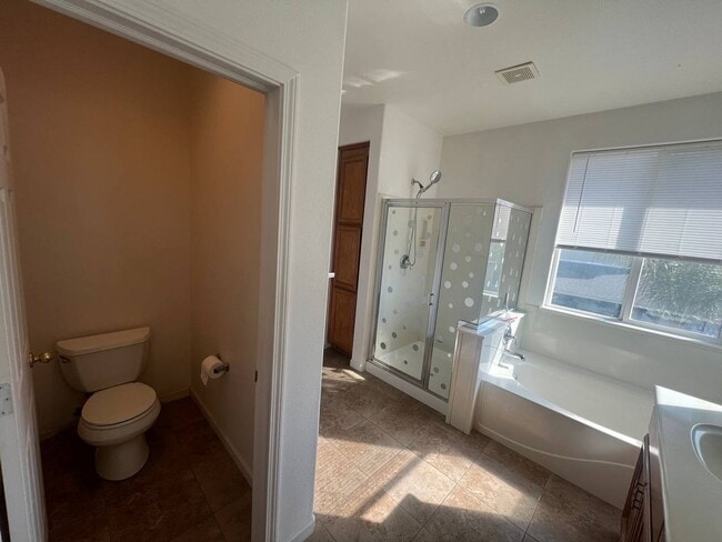 Building Photo - Spacious 4 Bed, 3 Bath Home in Madera – Pe...