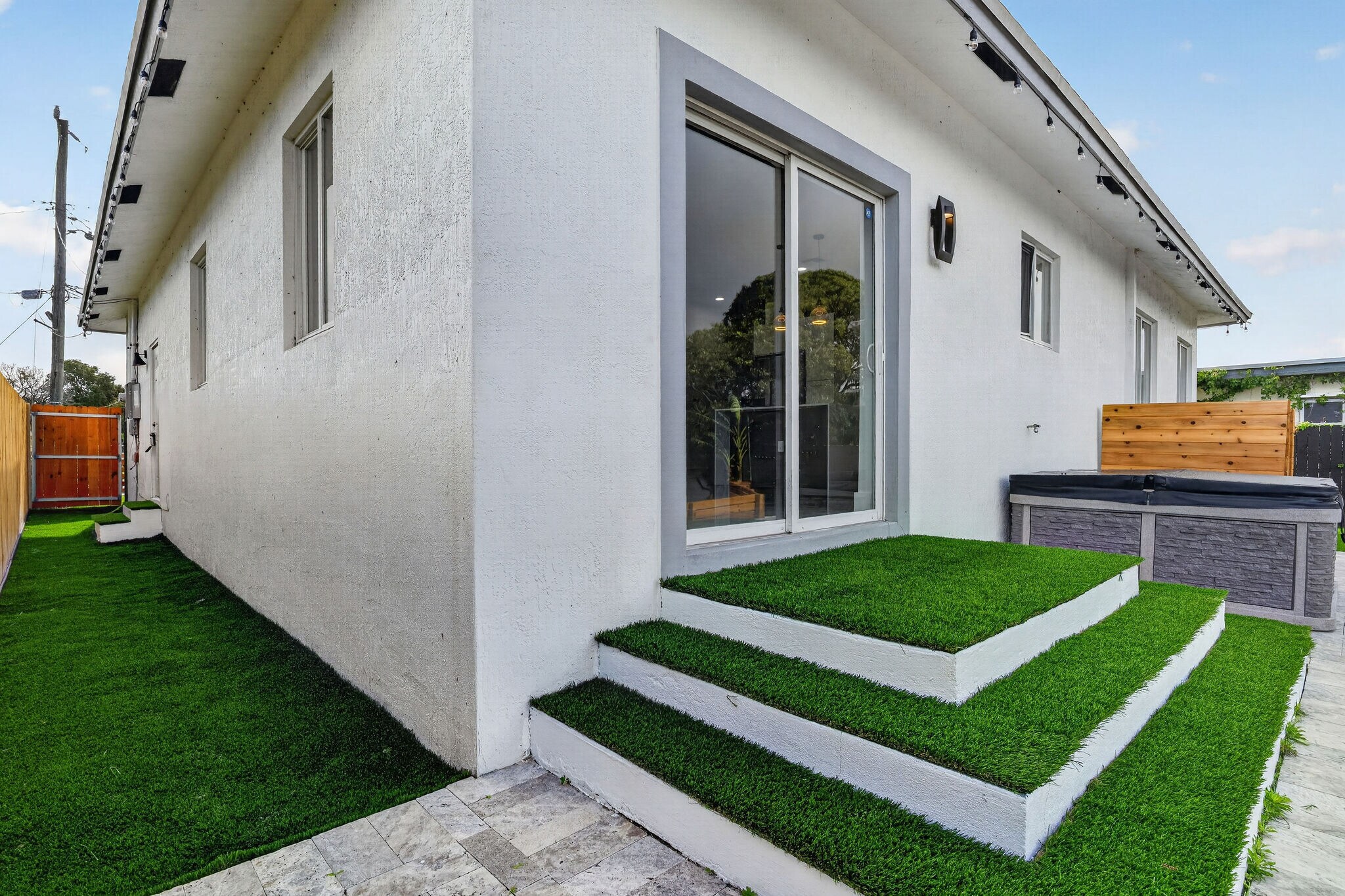 Building Photo - 655 NW 24th Ave