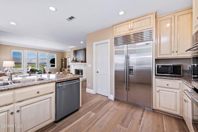 Building Photo - 1074 Deseo Ave