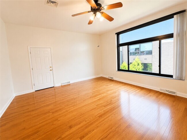 Building Photo - 735 N Highland Ave