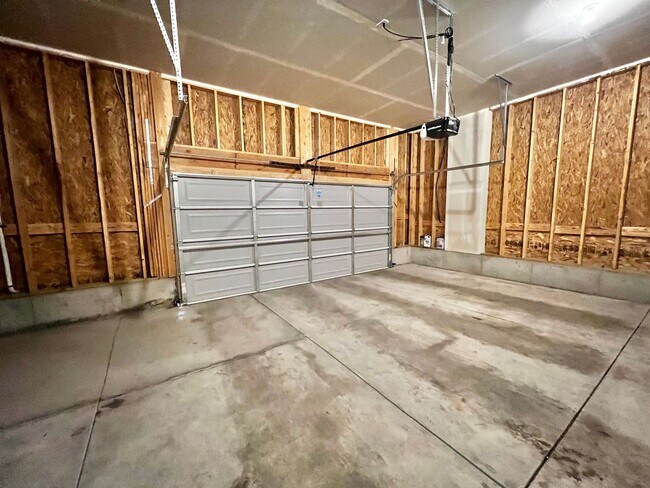 Building Photo - Beautiful 3 Bed 2.5 Bath House in Timnath!