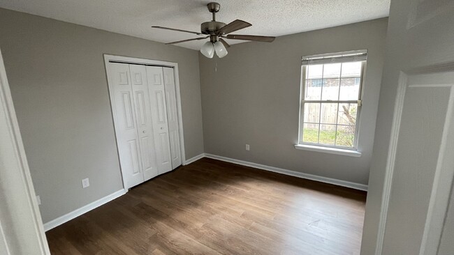 Building Photo - Home For Rent