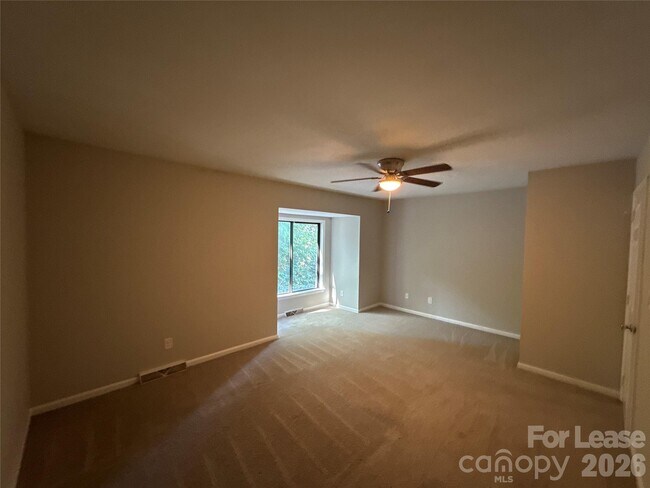 Building Photo - 2325 Brookview Ct