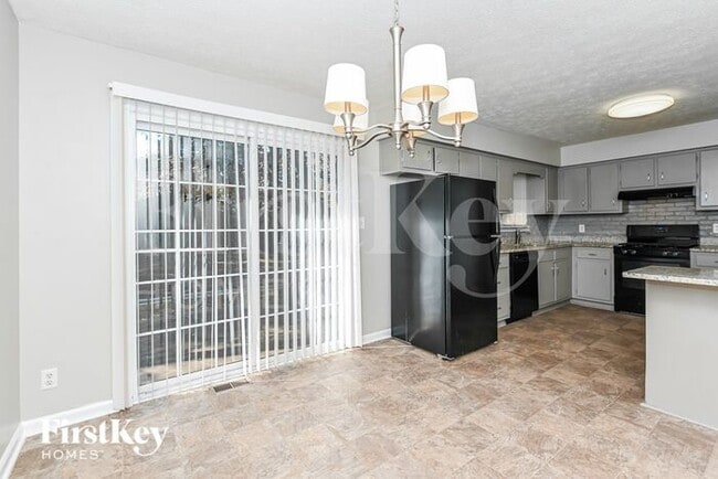 Building Photo - 3746 Lavilla Dr