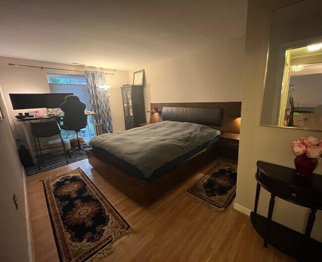 Building Photo - 5614 Bloomfield Dr