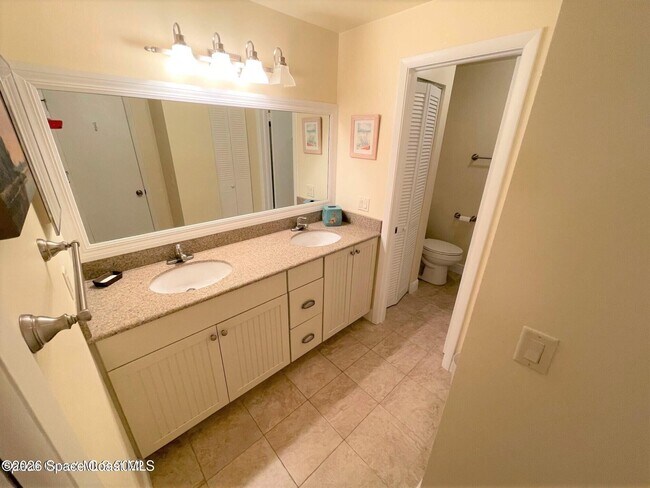 Building Photo - 3291 River Villa Way