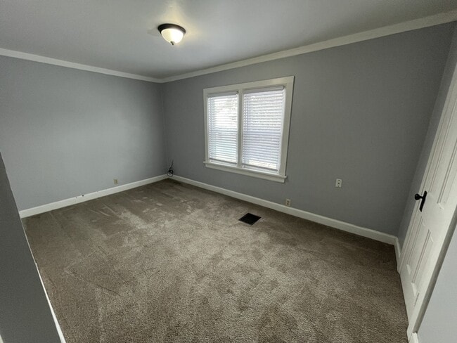 Building Photo - 713 N 5th St