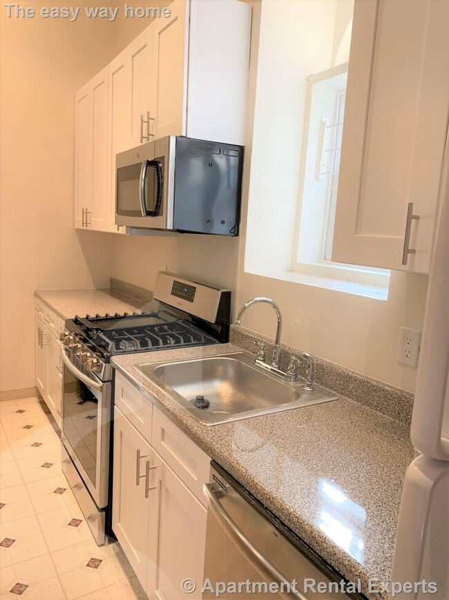 Building Photo - 106 Central St