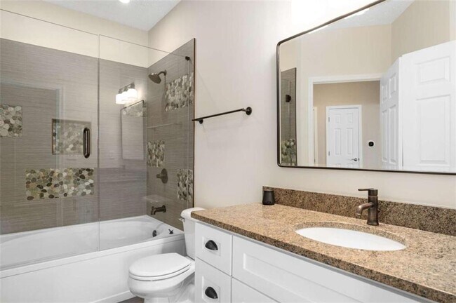 Building Photo - 5559 Glenridge Dr