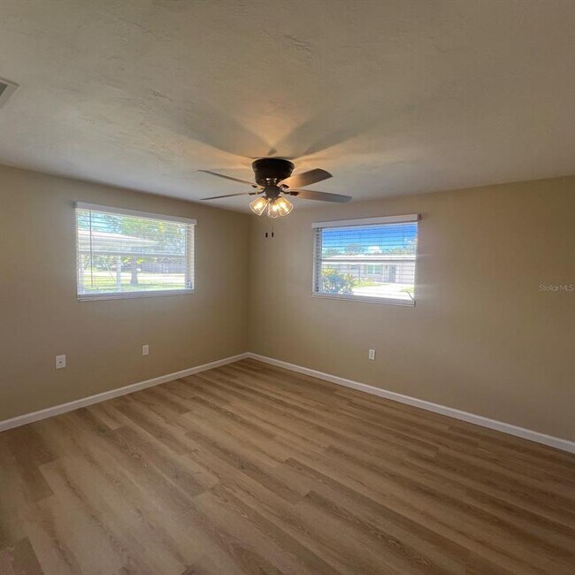 Building Photo - 7456 Cass Cir
