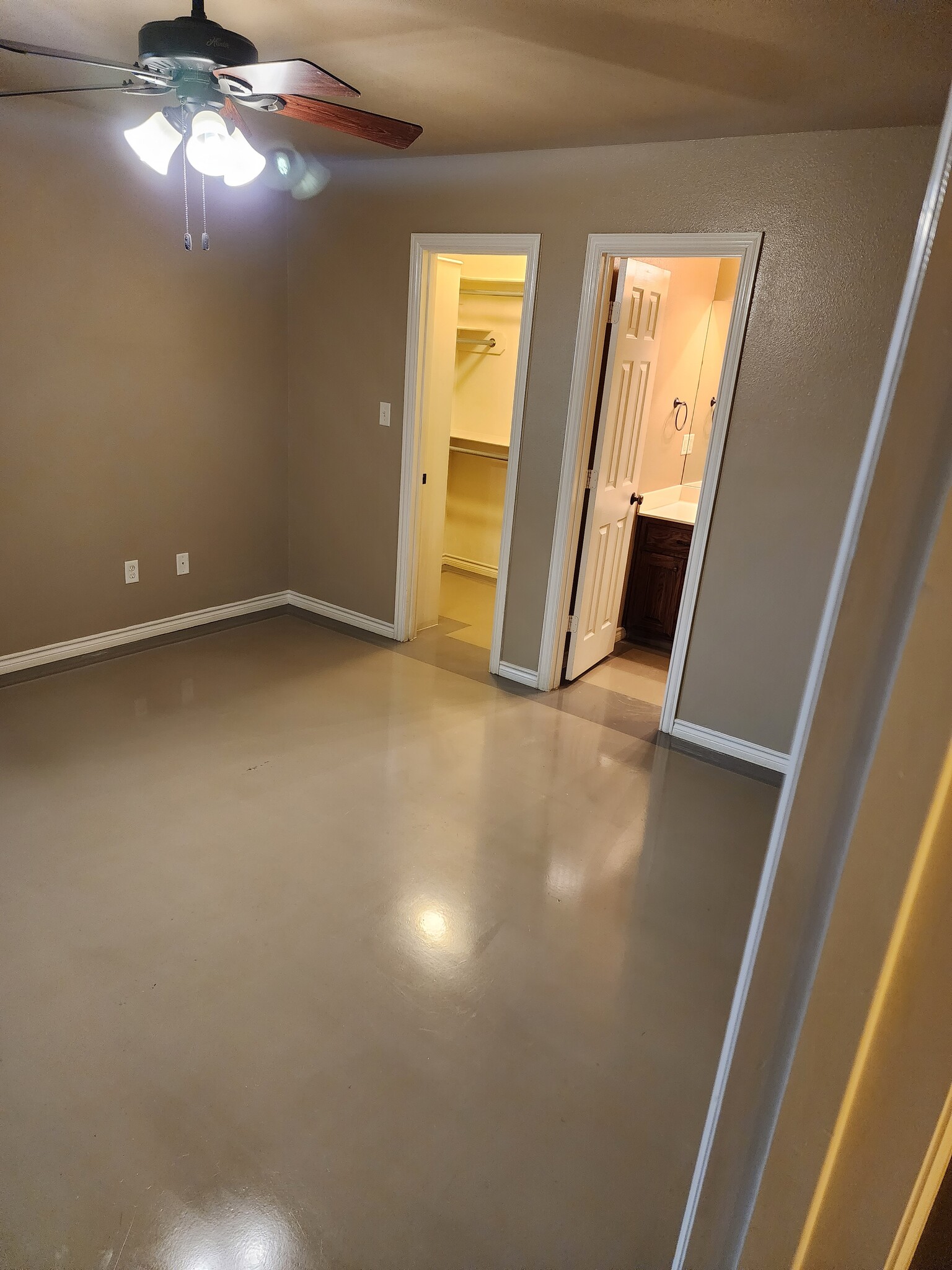 Building Photo - 13380 Country Meadow Ln