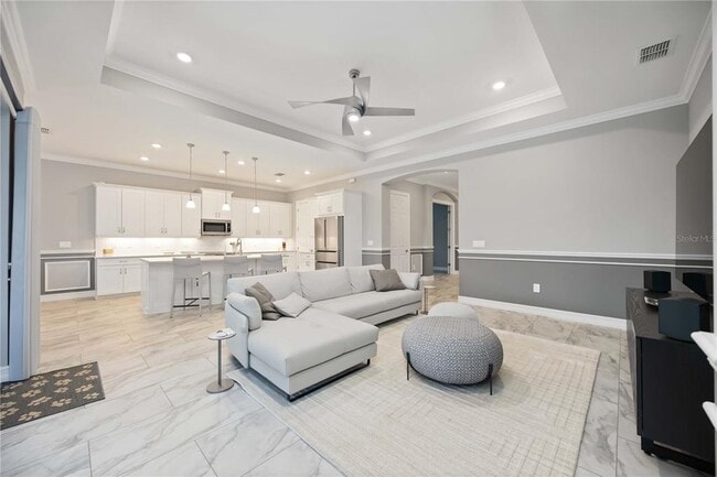 Building Photo - 645 Maraviya Blvd