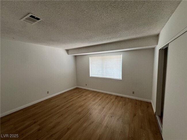 Building Photo - 4940 Larkspur St