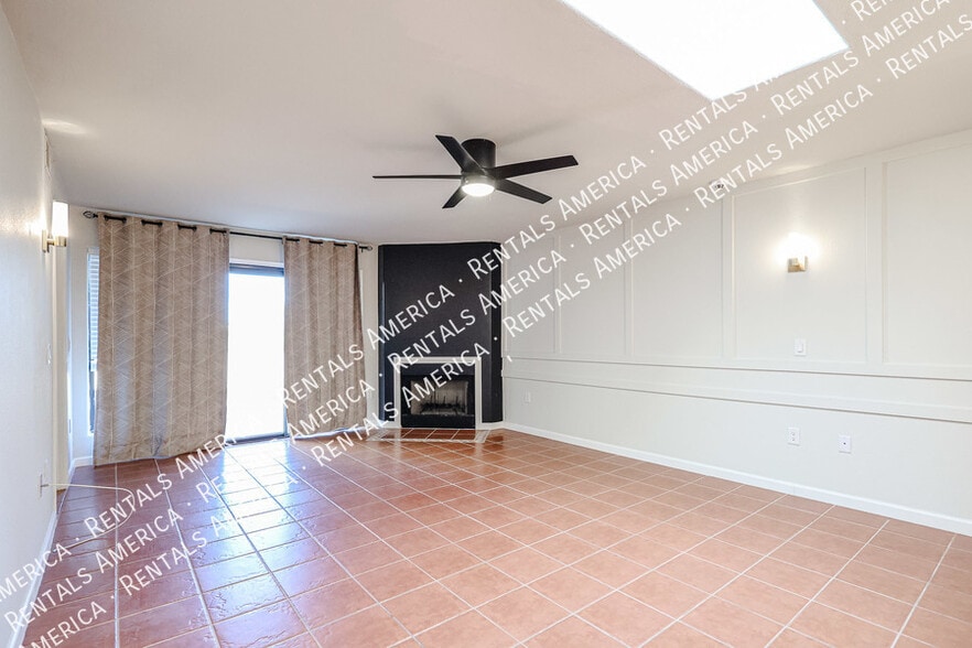 Building Photo - 1413 N Oak St