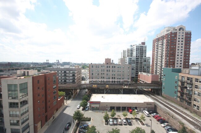 Building Photo - 50 E 16th St